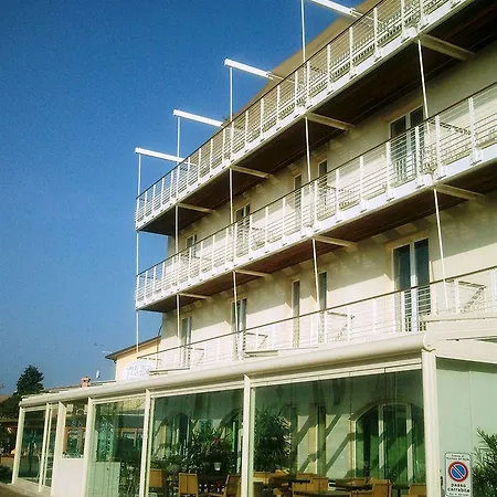 阿克多尔斯酒店 酒店 佩斯基耶拉德加达