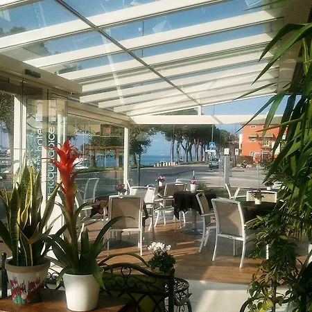 阿克多尔斯酒店 3* 佩斯基耶拉德加达