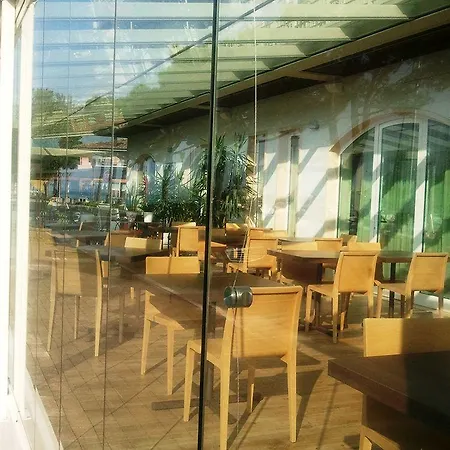 阿克多尔斯酒店 3*